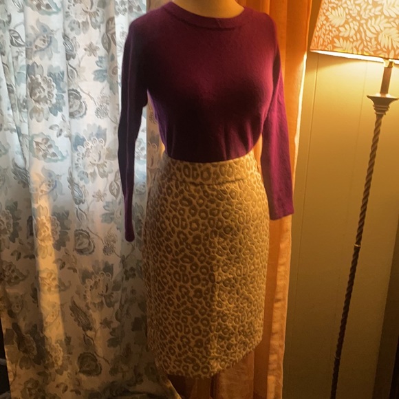 Classy animal print midi skirt. - Picture 2 of 3
